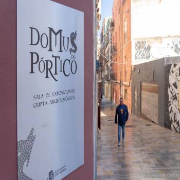 Domus del Pórtico, junto Teatro Romano.